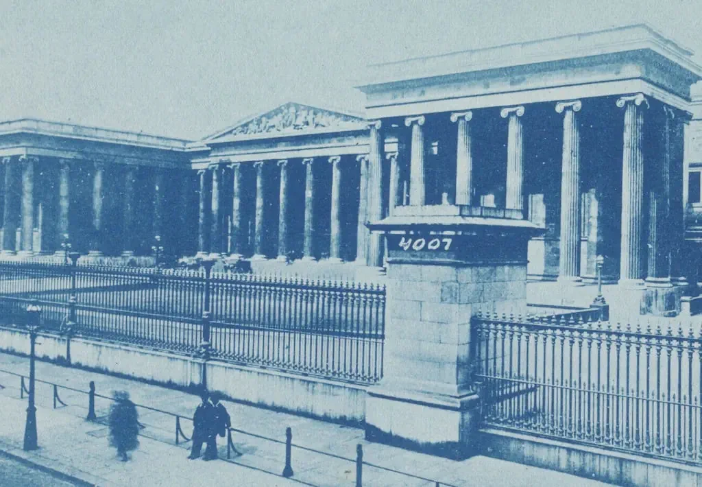  Photo du British Museum de Londres réalisée par un·e photographe anonyme entre 1890 et 1905 (collection du Rijksmuseum). Photo ici recadrée.